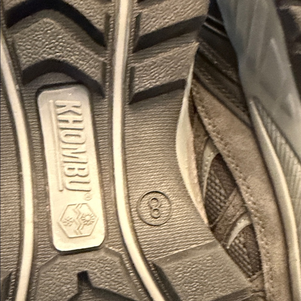 Khombu Men's Black and Gray Athletic Shoes Like New WOT. Sz8 - Picture 14 of 14